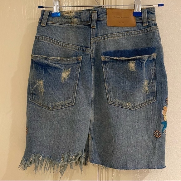 ZARA EMBROIDERED
ASYMMETRIC DENIM SKIRT
SIZE XS - Picture 4 of 8